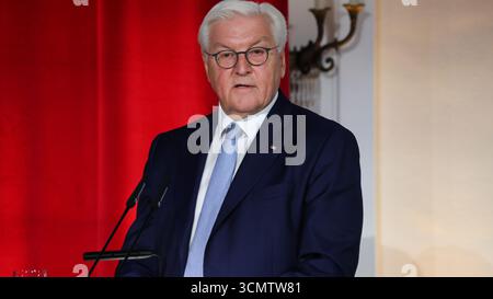 Berlin, Deutschland, 17. September 2025. Bundespräsident Frank-Walter Steinmeier ehrte das Kino mit einem Kulturabend zusammen mit İlker Catak, Doris Dörrie, Maria Schrader und Wim Wenders. Foto: Klaus Kroenert Credit: Klaus Kroenert/Alamy Live News Stockfoto