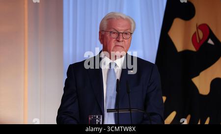 Berlin, Deutschland, 17. September 2025. Bundespräsident Frank-Walter Steinmeier ehrte das Kino mit einem Kulturabend zusammen mit İlker Catak, Doris Dörrie, Maria Schrader und Wim Wenders. Foto: Klaus Kroenert Credit: Klaus Kroenert/Alamy Live News Stockfoto