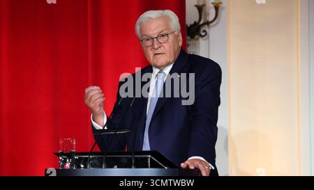 Berlin, Deutschland, 17. September 2025. Bundespräsident Frank-Walter Steinmeier ehrte das Kino mit einem Kulturabend zusammen mit İlker Catak, Doris Dörrie, Maria Schrader und Wim Wenders. Foto: Klaus Kroenert Credit: Klaus Kroenert/Alamy Live News Stockfoto