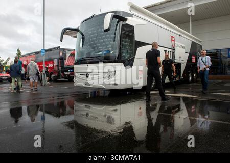 21. Tour durch Großbritannien, Stowmarket, Suffolk UK Stage 2. September 2025 Team Buses Area vor dem Rennen. Stockfoto