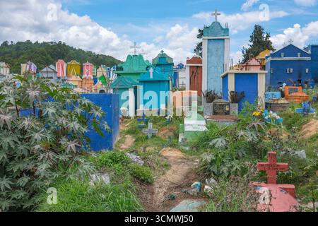 Chichicastenango, Guatemala - 4. Juli 2025: Allgemeiner Friedhof von Chichicastenango, Quiche, Guatemala. Stockfoto