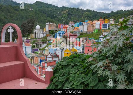 Chichicastenango, Guatemala - 4. Juli 2025: Allgemeiner Friedhof von Chichicastenango, Quiche, Guatemala. Stockfoto
