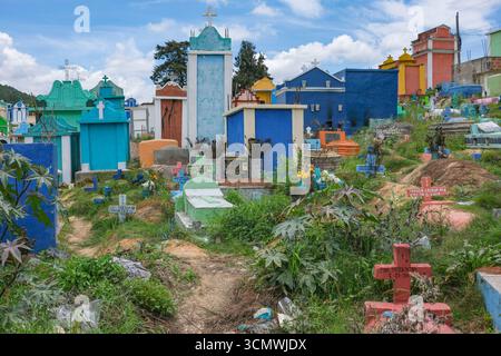 Chichicastenango, Guatemala - 4. Juli 2025: Allgemeiner Friedhof von Chichicastenango, Quiche, Guatemala. Stockfoto