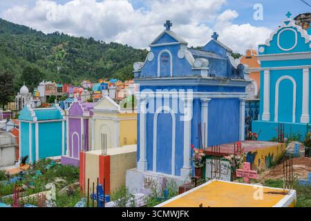 Chichicastenango, Guatemala - 4. Juli 2025: Allgemeiner Friedhof von Chichicastenango, Quiche, Guatemala. Stockfoto