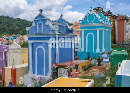 Chichicastenango, Guatemala - 4. Juli 2025: Allgemeiner Friedhof von Chichicastenango, Quiche, Guatemala. Stockfoto
