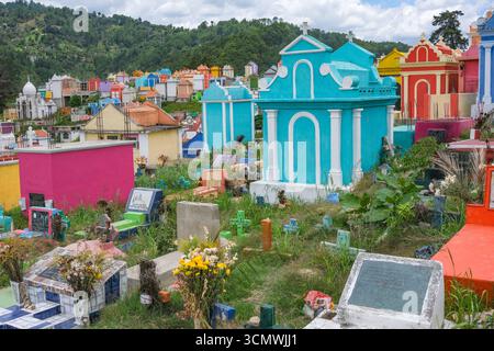 Chichicastenango, Guatemala - 4. Juli 2025: Allgemeiner Friedhof von Chichicastenango, Quiche, Guatemala. Stockfoto