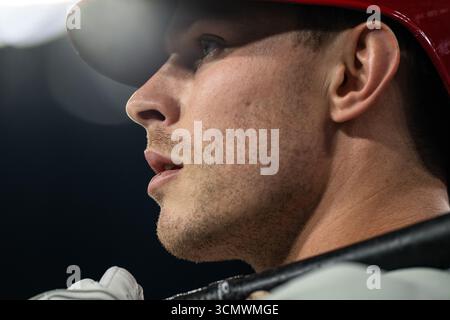 Philadelphia Phillies-Outfielderin Max Kepler (17) während eines MLB-Spiels gegen die Los Angeles Dodgers am Dienstag, den 16. September 2025, im Dodger Stadium, in Los Angeles besiegten die Phillies die Dodgers mit 9:6. (Jon Endow/Bild des Sports) Stockfoto