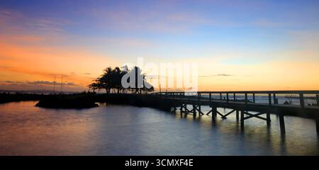 Twilight, First Landing Beach Resort, in der Nähe von Nadi, Viti Levu, Fidschi, Südpazifik Stockfoto