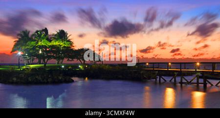 Twilight, First Landing Beach Resort, in der Nähe von Nadi, Viti Levu, Fidschi, Südpazifik Stockfoto