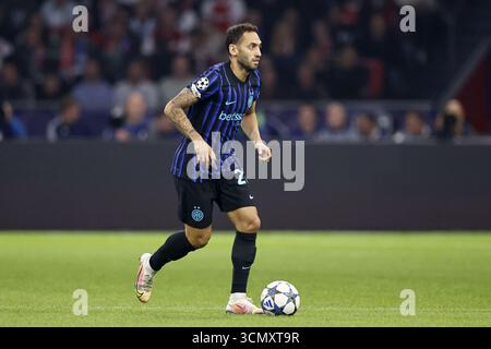 AMSTERDAM: Hakan Calhanoglu vom FC Internazionale Milano während des UEFA Champions League-Spiels zwischen AFC Ajax und FC Internazionale Milano am 17. September 2025 in der Johan Cruijff Arena in Amsterdam. ANP | Hollandse Hoogte | Maurice van Steen Stockfoto