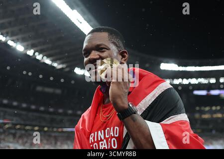 Tokio, Japan. September 2025. Leichtathletik, Weltmeisterschaften, Speerwurf, Finale: Keshorn Walcott aus Trinidad und Tobago feiert nach dem Sieg. Quelle: Oliver Weiken/dpa/Alamy Live News Stockfoto