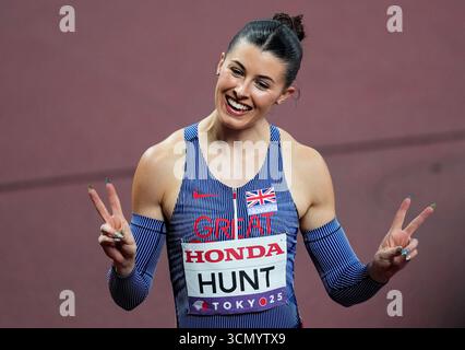 Amy Hunt aus Großbritannien nach dem 200-m-Halbfinale der Frauen am 6. Tag der Leichtathletik-Weltmeisterschaft 2025 im Japan National Stadium in Tokio. Bilddatum: Donnerstag, 18. September 2025. Stockfoto