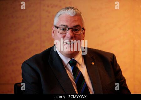 DUP-Leiter Gavin Robinson, MP, spricht mit PA Media im DUP-Hauptquartier an der Dundela Avenue in Belfast. Bilddatum: Donnerstag, 18. September 2025. Stockfoto