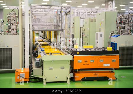 Pisek, Tschechische Republik. September 2025. Aisin Europe Manufacturing Czech hat heute eine neue Halle in Pisek eröffnet, in die es am 18. September 2025 in Pisek (Tschechische Republik) 4,5 Mrd. Kcc einschließlich Technologie investiert und Motoren für BMW Elektrofahrzeuge produzieren wird. Quelle: Petr Skrivanek/CTK Photo/Alamy Live News Stockfoto