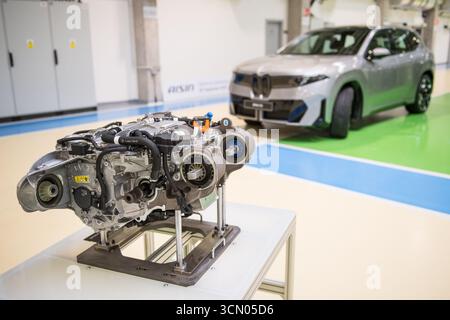Pisek, Tschechische Republik. September 2025. Aisin Europe Manufacturing Czech hat heute eine neue Halle in Pisek eröffnet, in die es am 18. September 2025 in Pisek (Tschechische Republik) 4,5 Mrd. Kcc einschließlich Technologie investiert und Motoren für BMW Elektrofahrzeuge produzieren wird. Quelle: Petr Skrivanek/CTK Photo/Alamy Live News Stockfoto