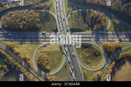 Luftaufnahme, Westhofener Kreuz der Autobahn A1 und A45 im Stadtteil Westhofen Schwerte, Ruhrgebiet, Nordrhein-Westfalen, Deutschland, Stockfoto