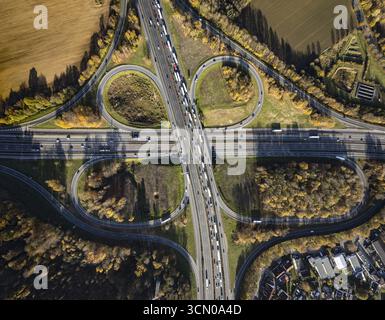 Luftaufnahme, Westhofener Kreuz der Autobahn A1 und A45 im Stadtteil Westhofen Schwerte, Ruhrgebiet, Nordrhein-Westfalen, Deutschland, Stockfoto