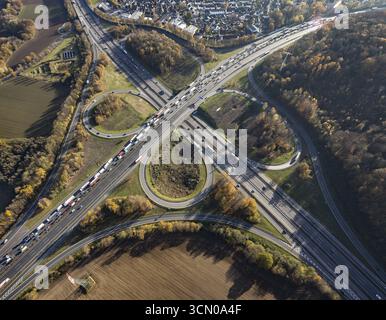 Luftaufnahme, Westhofener Kreuz der Autobahn A1 und A45 im Stadtteil Westhofen Schwerte, Ruhrgebiet, Nordrhein-Westfalen, Deutschland, Stockfoto