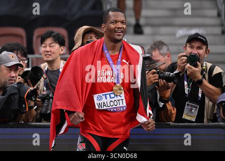 Tokio, Japan. September 2025. Goldmedaillengewinner Keshorn Walcott aus Trinidad und Tobago feiert nach dem Speerwurf der Herren bei den Leichtathletik-Weltmeisterschaften 2025 in Tokio, Japan, 18. September 2025. Titel: Song Yanhua/Xinhua/Alamy Live News Stockfoto