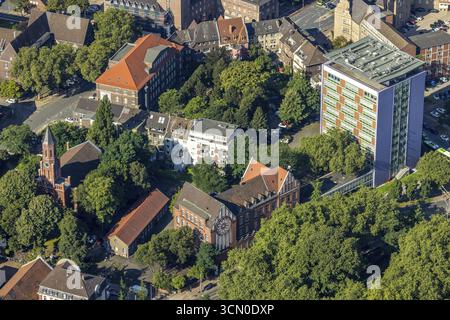 Aus der Vogelperspektive, Christuskirche und Adolf-Feld-Schule und Hans-Boeckler-Berufskolleg im Hochhaus, Stadtzentrum, Oberhausen, Ruhrgebiet, Norden Stockfoto
