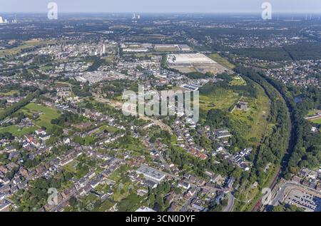 Aus der Vogelperspektive, Zeche Sterkrade mit historischem Wendeturm, Zentrallager Edeka und Logistikpark SEGRO im Bezirk Schwarze Heide in Oberha Stockfoto