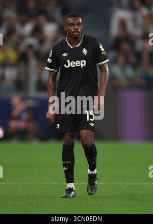 Turin, Italien. September 2025. Pierre Kalulu von Juventus während des Spiels Juventus gegen Borussia Dortmund UEFA Champions League im Allianz Stadion in Turin. Der Bildnachweis sollte lauten: Jonathan Moscrop/Sportimage Credit: Sportimage Ltd/Alamy Live News Stockfoto