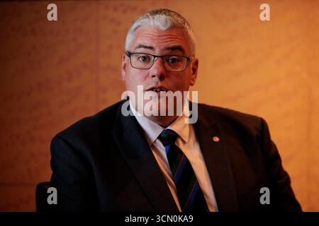 DUP-Leiter Gavin Robinson, MP, spricht mit PA Media im DUP-Hauptquartier an der Dundela Avenue in Belfast. Bilddatum: Donnerstag, 18. September 2025. Stockfoto