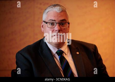 DUP-Leiter Gavin Robinson, MP, spricht mit PA Media im DUP-Hauptquartier an der Dundela Avenue in Belfast. Bilddatum: Donnerstag, 18. September 2025. Stockfoto