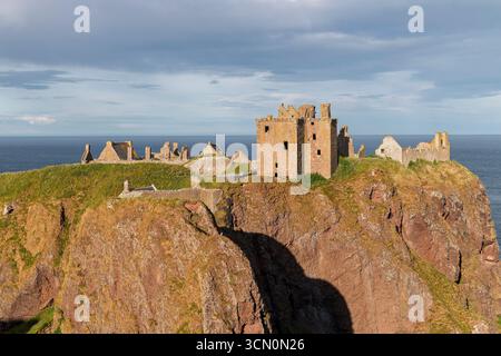 Schottland - Dunnottar Castle - mittelalterliche Festungsruinen auf Klippen über der Nordsee Stockfoto