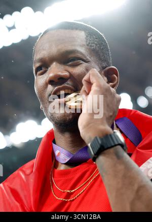 Tokio, Japan. September 2025. Goldmedaillengewinner Keshorn Walcott aus Trinidad und Tobago feiert nach dem Speerwurf der Herren bei den Leichtathletik-Weltmeisterschaften 2025 in Tokio, Japan, 18. September 2025. Quelle: Wang Lili/Xinhua/Alamy Live News Stockfoto