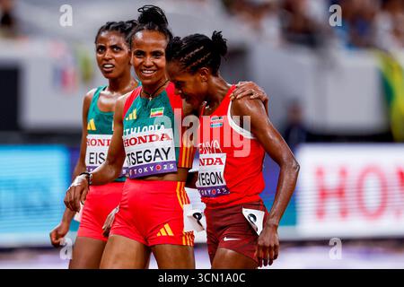 Gudaf Tsegay aus Äthiopien und Faith Kipyegon aus Kenia traten 5000 am 18. September 2025 in Tokio an der Leichtathletik-Weltmeisterschaft Tokio 2025 des 6. Tages im Japan National Stadium an. (Foto: Marcel ter Bals/MTB-Photo/Alamy Live News) Stockfoto