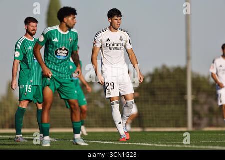 Madrid, Spanien. September 2025. Jacobo Ortega (RM Castilla) Fußball/Fußball : Spanische Primera RFEF Gruppe 1 Spiel zwischen Real Madrid Castilla - Racing Club de Ferrol am Campo 7 de Ciudad Real Madrid in Madrid, Spanien. Quelle: Mutsu Kawamori/AFLO/Alamy Live News Stockfoto
