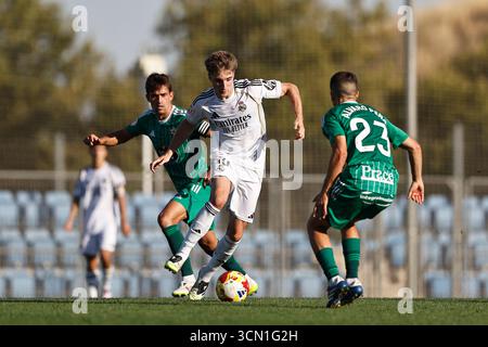Madrid, Spanien. September 2025. Cesar Palacios (RM Castilla) Fußball/Fußball : Spanische Primera RFEF Gruppe 1 Spiel zwischen Real Madrid Castilla - Racing Club de Ferrol auf dem Campo 7 de Ciudad Real Madrid in Madrid, Spanien. Quelle: Mutsu Kawamori/AFLO/Alamy Live News Stockfoto