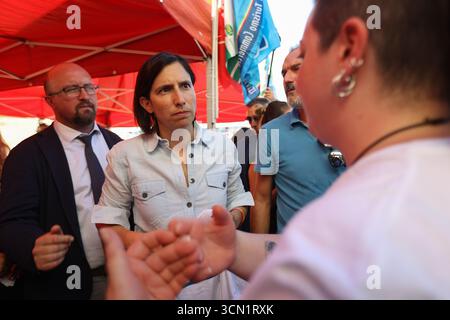 Bologna, Italien. September 2025. Elly Schelin incontra i lavoratori di yoox a Bologna interporto, Italia 18 Set 2025 ( Foto Guido Calamosca/LaPresse) Elly Schelin trifft Yoox-Arbeiter bei Bologna Interporto, Italien, 18. September 2025 (Foto: Guido Calamosca/LaPresse) Credit: LaPresse/Alamy Live News Stockfoto