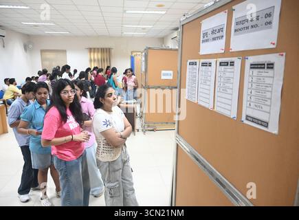 Neu-Delhi, Indien. September 2025. NEW DELHI, INDIEN – 18. SEPTEMBER: Studenten gaben ihre Stimmen für die DUSU-Wahl 2025 an der Miranda Collage North Delhi University am 18. September 2025 in New Delhi, Indien, ab. (Foto: Sonu Mehta/Hindustan Times/SIPA USA) Credit: SIPA USA/Alamy Live News Stockfoto