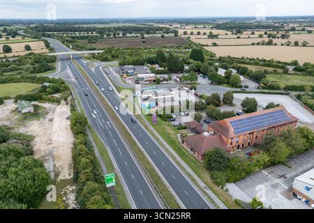 Luftaufnahme des Bilbrough Service auf der A64 außerhalb von York, North Yorkshire, Großbritannien. Stockfoto