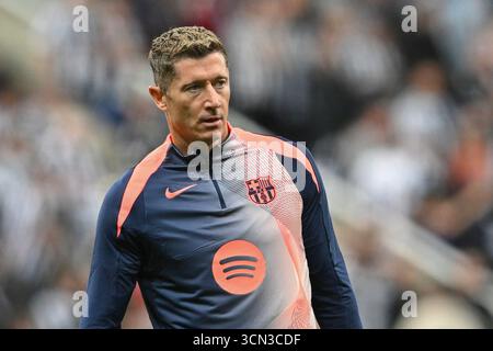 Robert Lewandowski vom FC Barcelona bereitet sich vor dem Spiel der UEFA Champions League 2025/26 Phase MD1 zwischen Newcastle United und FC Barcelona am Donnerstag, den 18. September 2025, im St. James's Park in Newcastle auf. (Foto: Trevor Wilkinson | MI News) Credit: MI News & Sport /Alamy Live News Stockfoto