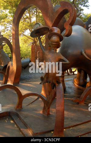 Eine Statue der Katze im Hut ist eine von mehreren Zeichentrickfiguren, die am Dr Seuss Memorial in Springfield, Massachusetts, gefunden wurden Stockfoto