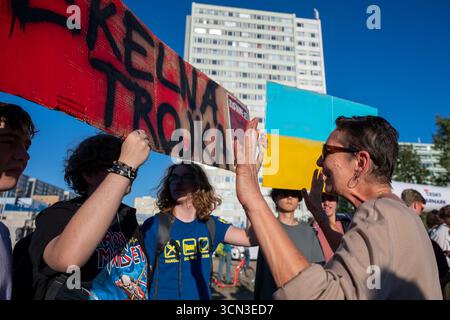 Prag, Tschechische Republik. September 2025. Unterstützer und Demonstranten, die während der rechtsextremen Partei Freiheit und direkte Demokratie (SPD), Svoboda, eine prima demokracie in Tschechien, in Prag diskutiert wurden. Die Parlamentswahlen finden am 3. Und 4. Oktober 2025 statt. Quelle: SOPA Images Limited/Alamy Live News Stockfoto