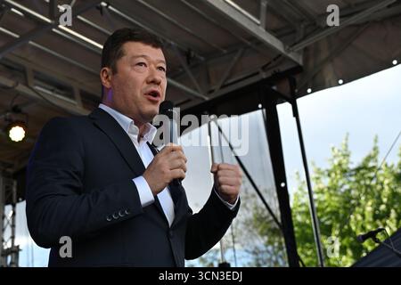 Prag, Tschechische Republik. September 2025. Tomio Okamura, Führer der rechtsextremen Partei Freiheit und direkte Demokratie (SPD), Svoboda, eine prima demokracie auf Tschechien, sah während der Parteikampagne in Prag vor dem Publikum sprechen. Die Parlamentswahlen finden am 3. Und 4. Oktober 2025 statt. Quelle: SOPA Images Limited/Alamy Live News Stockfoto