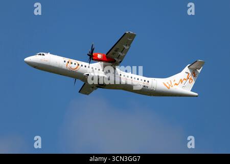 A Wings Air ATR 72-600 startet vom Flughafen Denpasar Bali Ngurah Rai. Indonesien ist das größte Archipelland der Welt. Wings Air bedient etwa 84 inländische Ziele im indonesischen Archipel Stockfoto