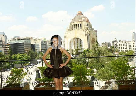 Die Schauspielerin Chase Infiniti nimmt an dem Photocall Teil, um eine Schlacht nach der anderen in Monumento de la Revolucion zu spielen. Am 18. September 2025 in Mexiko-Stadt. Mexico City CDMX Mexico Copyright: XCarlosxTischlerx Stockfoto
