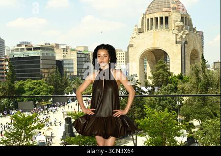 Die Schauspielerin Chase Infiniti nimmt an dem Photocall Teil, um eine Schlacht nach der anderen in Monumento de la Revolucion zu spielen. Am 18. September 2025 in Mexiko-Stadt. Mexico City CDMX Mexico Copyright: XCarlosxTischlerx Stockfoto
