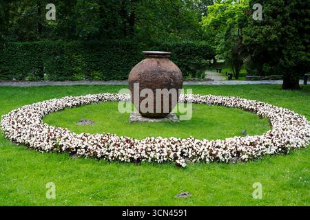 Im Garten von Schloss Bran, bekannt als Schloss Dracula Stockfoto