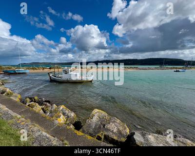 Red Wharf Bay auf der Isle of Anglesey in Gwynedd vor der Küste von Nordwales. Stockfoto