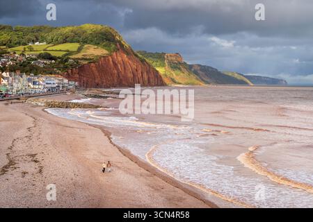 Sidmouth Beach und Salcombe Hill Cliff, East Devon Stockfoto