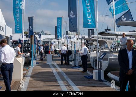Sunshine begrüßt die offizielle Eröffnung der 56. Southampton International Boat Show. Stockfoto