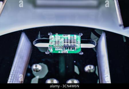 Digitales Mikroskop-Inspektionssystem zur Qualitätsprüfung elektronischer Leiterplatten selektiver Fokus im Werk Stockfoto