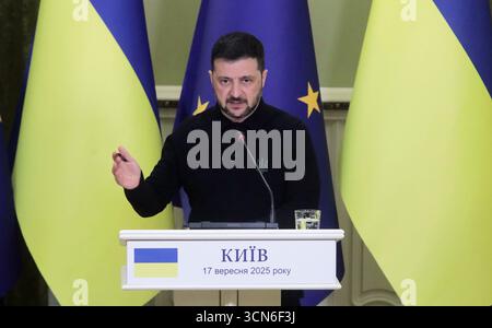 Präsident der Ukraine Wolodymyr Zelenskyj spricht mit Journalisten während einer gemeinsamen Pressekonferenz mit Präsident des Europäischen Parlaments Roberta Stockfoto