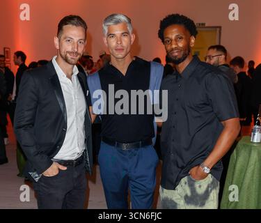 London, Großbritannien. September 2025. Zak Johnson, Rayer Van Ristell und Joseph Hagan nahmen an der exklusiven Einführungsparty von Neer teil, einer neuen Netzwerk-App für Gen Z, die in der Saatchi Gallery, Chelsea, London stattfindet (Credit Image: © Mario Mitsis/SOPA images via ZUMA Press Wire). Nicht für kommerzielle ZWECKE! Stockfoto